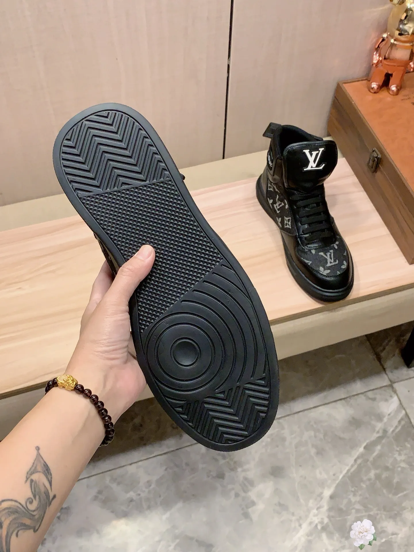 High-top men's shoes 💰442💰💰🎩🎩[Lightning][Lightning] "LV*" latest • popular casual shoes, top brand [seduce] luxury~purchase, top~quality. [Strong] The upper is made of imported breathable cowhide with fabric material ➕ Breathable sheepskin feet (•) and fine workmanship. The original stylish and stylish soft rubber wear-resistant and non-slip outsole is light and comfortable on the feet. The real thing looks better when taken in real life. 111: code: 38-44, 2️⃣ colors selected